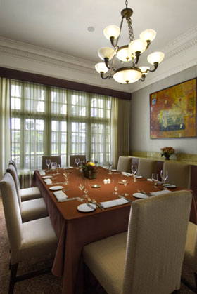 The Parlor Room at Nine-Ten Restaurant