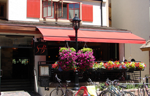 Covered Outdoor Patio Invites Diners to a Fine Dining Experience